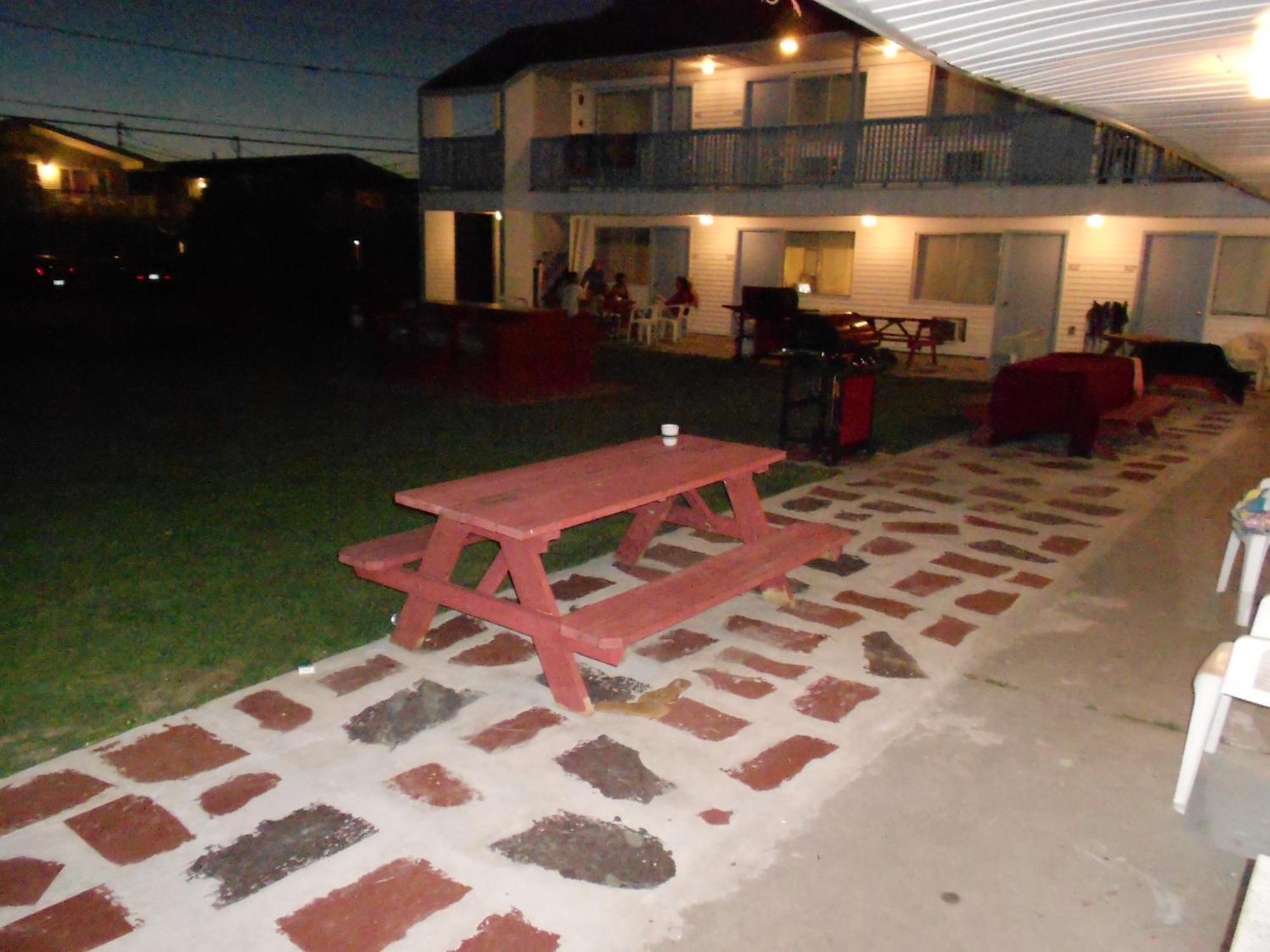 Flagship Motorcourt Motel Hampton Exterior photo